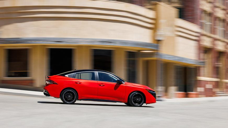 Седан Nissan Sentra сменил поколение