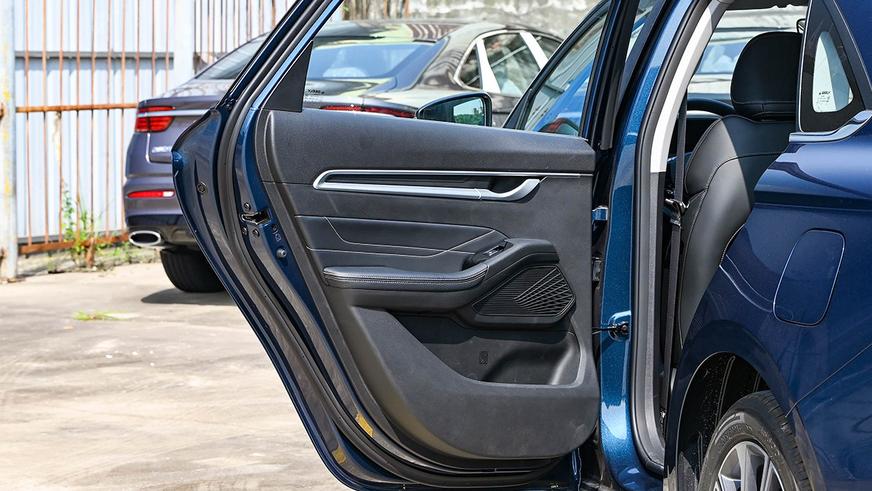 В Китае назвали цены на Geely Emgrand нового поколения