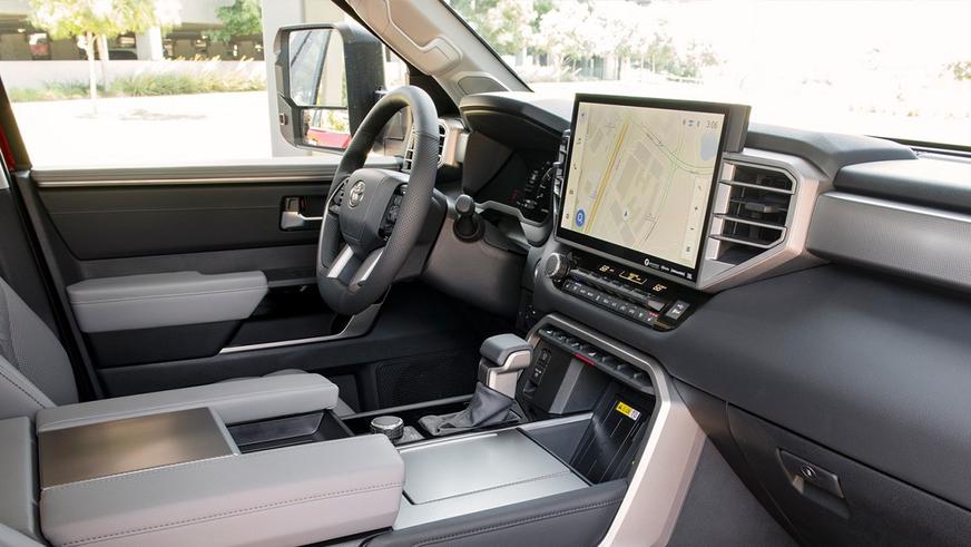 Названы цены на новую Toyota Sequoia