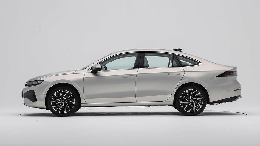 Китайский седан Volkswagen Sagitar сменил поколение