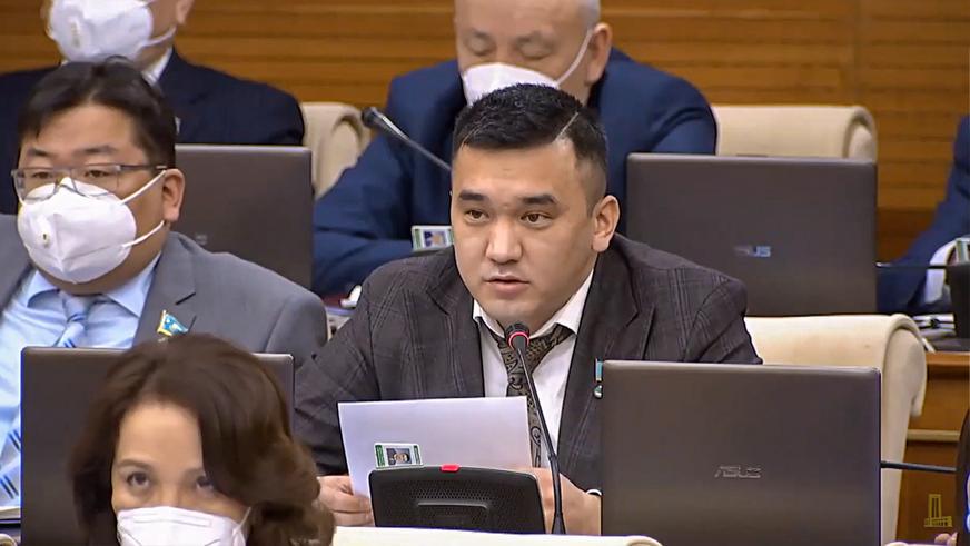 Депутаты: «КазАвтоЖол» лишает выбора и обдирает, как беспредельщик в подворотне