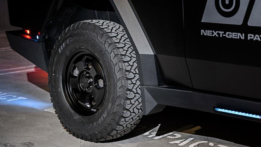 cybertruck-police-4