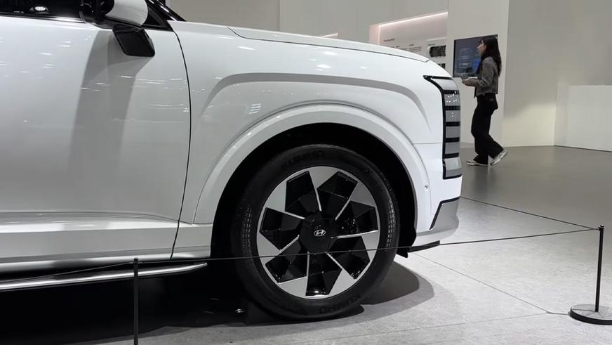 Hyundai Palisade получил версию с высокой крышей Hyundai Palisade получил версию с высокой крышей