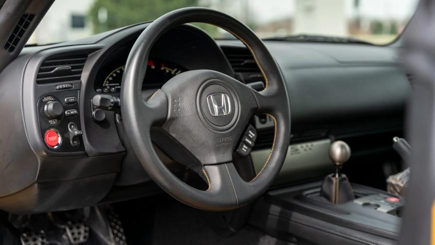 Honda S2000 без пробега продали за… $200 000