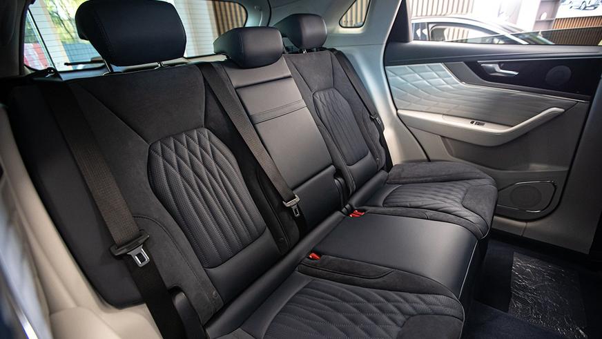 Hongqi HS5