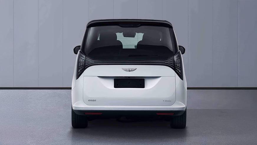 Geely выпустит новый гибридный минивэн