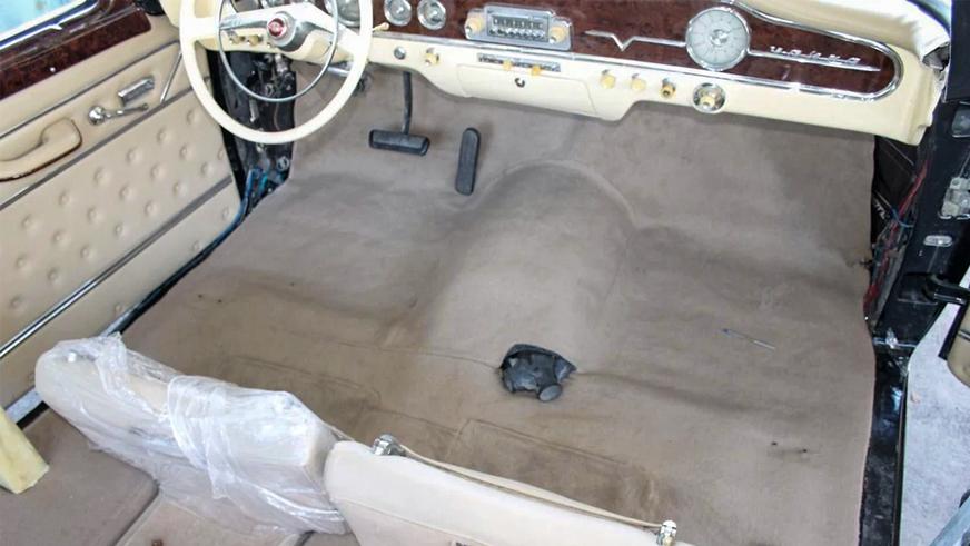 Интересные авто на Kolesa.kz: от кабриолета ГАЗ-13 до Aston Martin DB9