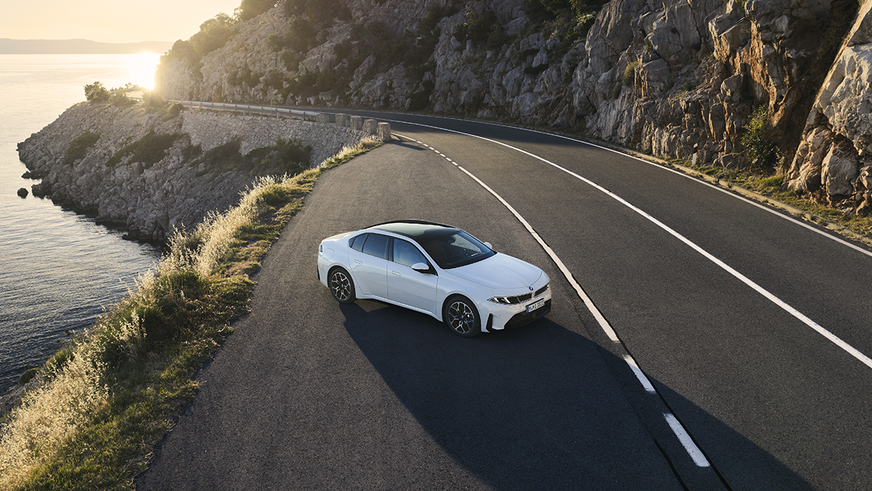 BMW начала принимать заказы на i3 раньше времени