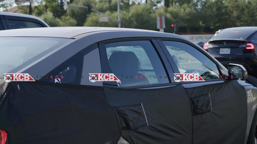 Шпионы заглянули в салон новой Hyundai Elantra