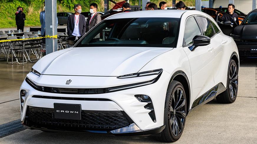 Пятидверный Toyota Crown Sport представлен в серийной версии