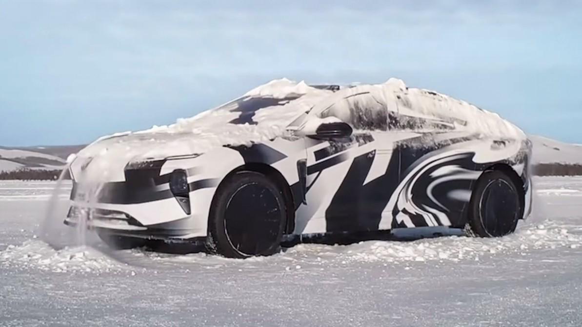 Nio ET9 үстіндегі қардан өзі арылады