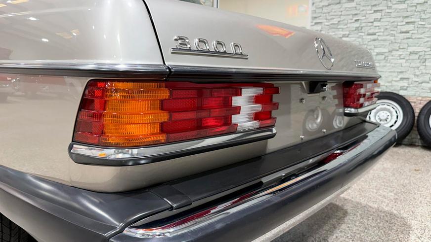 На торгах замечен Mercedes-Benz W123 почти без пробега