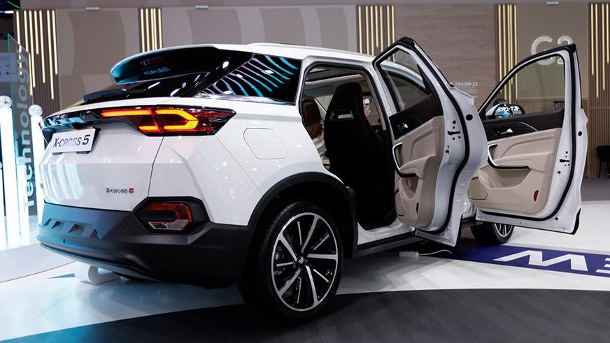 Публично представлена Lada X-cross 5 — кроссовер FAW с российским шильдиком