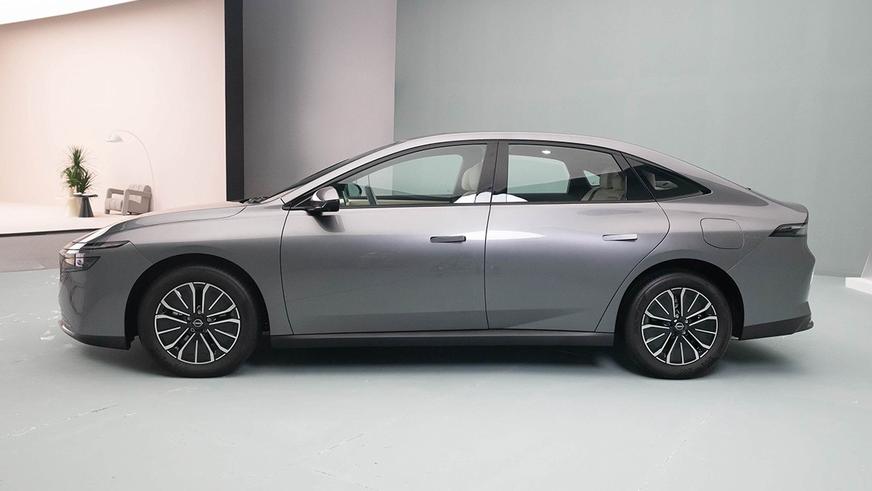 Новый гибридный седан Nissan&nbsp;N6 оказался в&nbsp;КНР неожиданно доступным