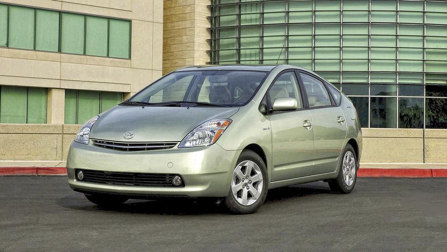 2003 год — Toyota Prius второго поколения