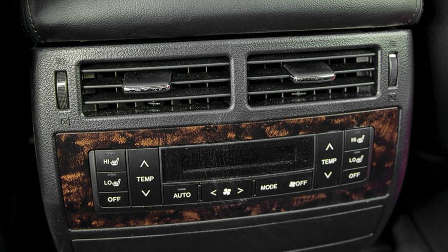 Toyota Land Cruiser 200 - 2012