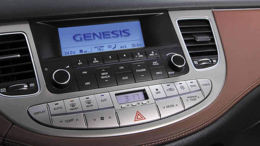 Hyundai Genesis - 2012
