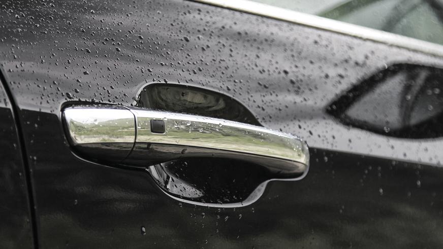 Hyundai Genesis - 2012