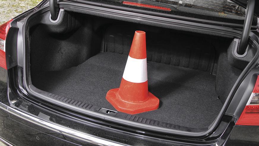 Hyundai Genesis - 2012