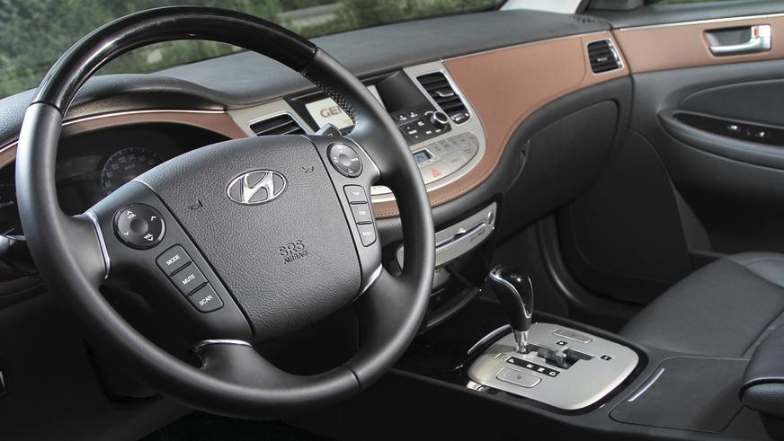 Hyundai Genesis - 2012