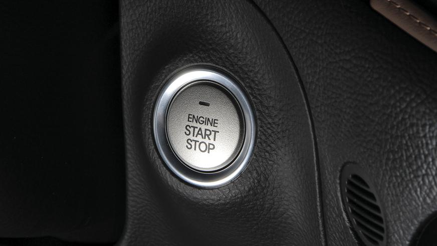 Hyundai Genesis - 2012