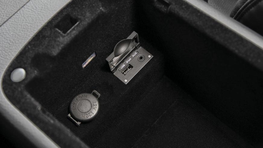 Hyundai Genesis - 2012