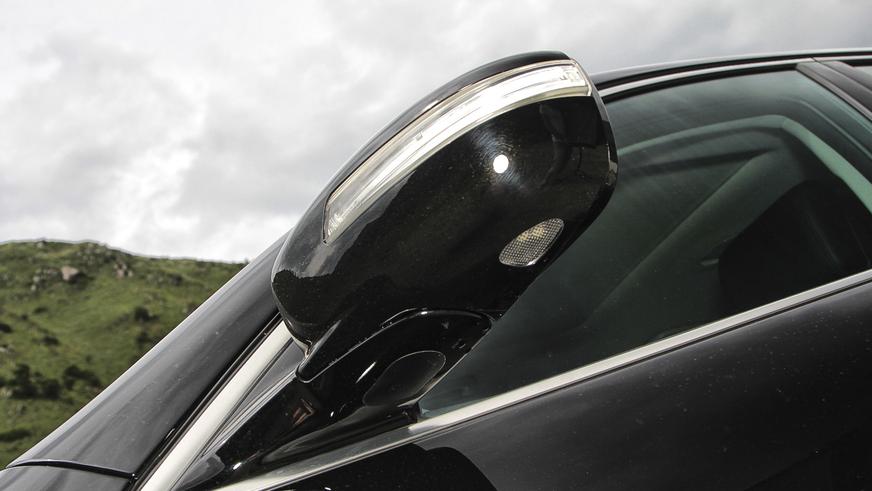 Hyundai Genesis - 2012