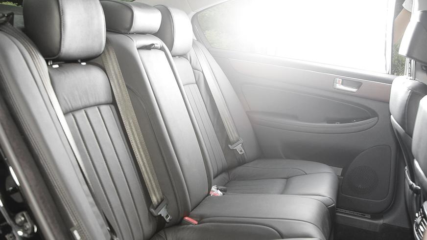 Hyundai Genesis - 2012