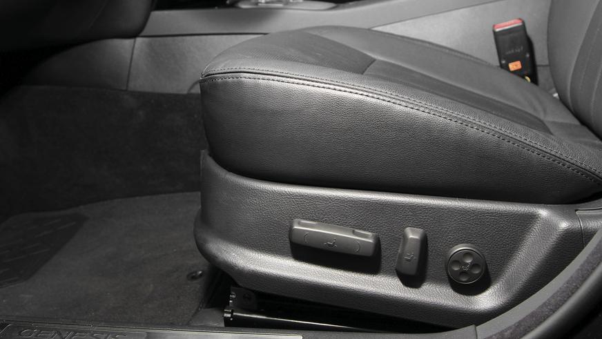 Hyundai Genesis - 2012