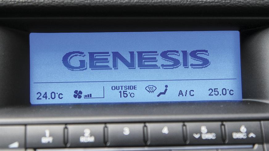 Hyundai Genesis - 2012