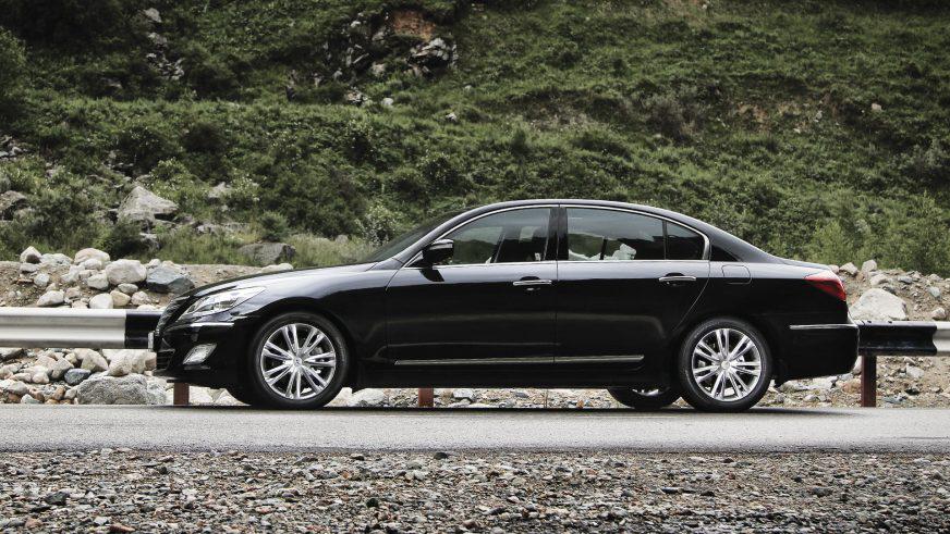 Hyundai Genesis - 2012