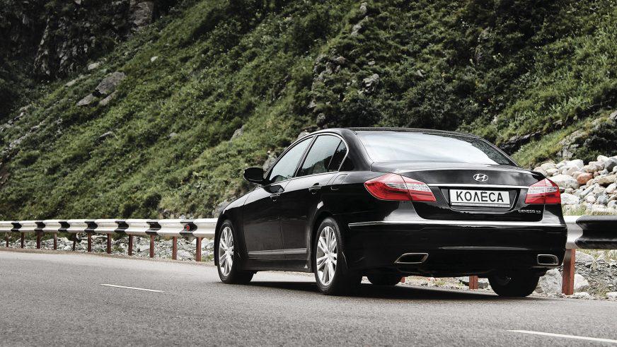 Hyundai Genesis - 2012