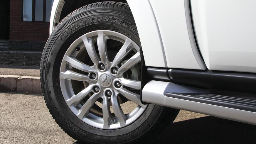Mitsubishi Pajero - 2012