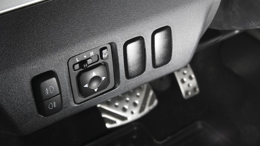 Mitsubishi Pajero - 2012