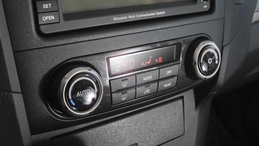 Mitsubishi Pajero - 2012