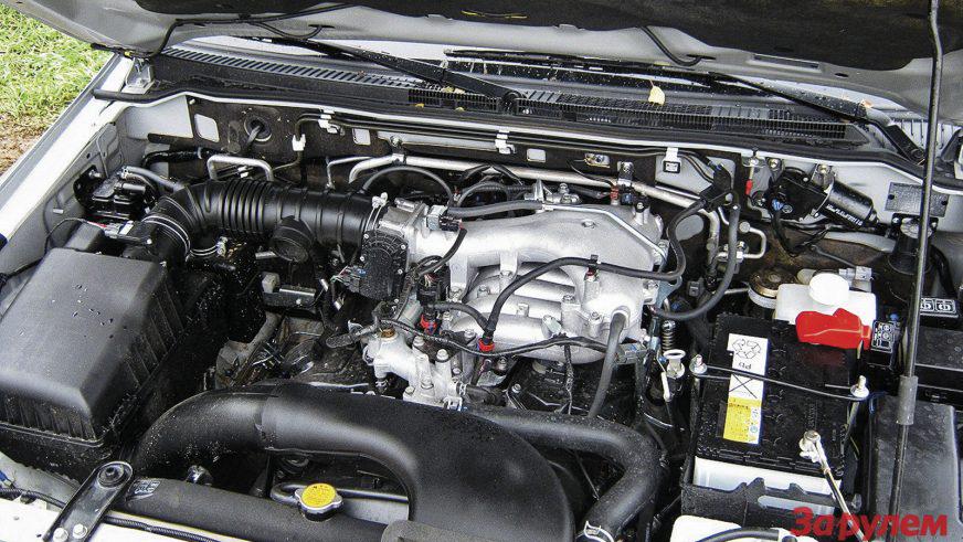 Mitsubishi Pajero - 2012 - двигатель