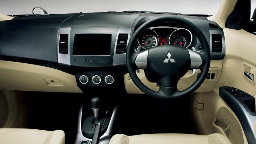2005 год — Mitsubishi Outlander XL