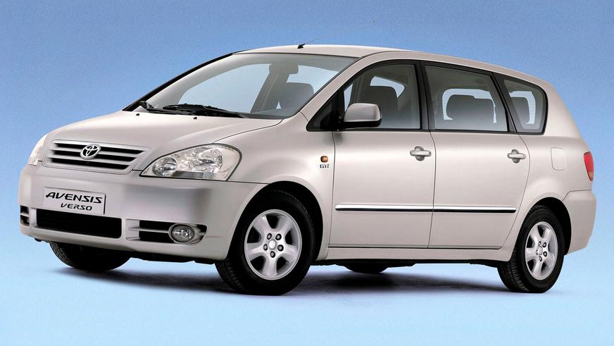 2001: Toyota Avensis Verso. Avensis базасындағы жеті орындық компактвэн. Ол 2009 жылға дейін шығарылды