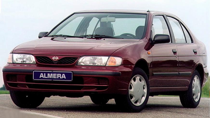 1995 год — Nissan Almera (N15) первого поколения