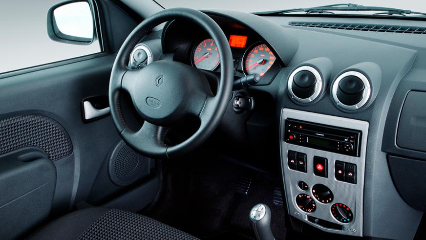 2004 год — Renault Logan первого поколения