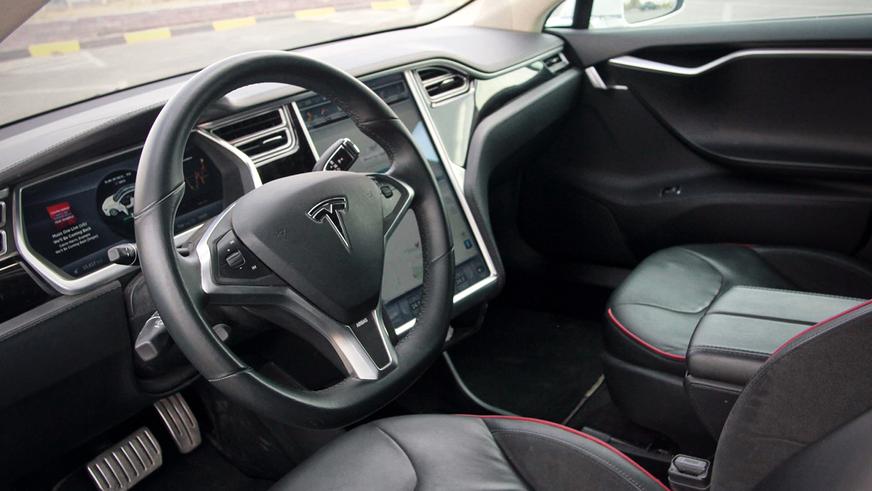 Tesla Model S - 2013