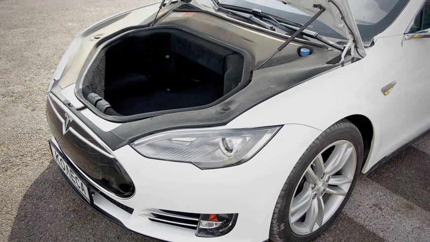 Tesla Model S - 2013