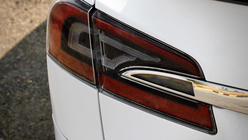Tesla Model S - 2013