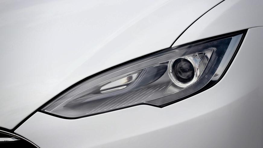 Tesla Model S - 2013