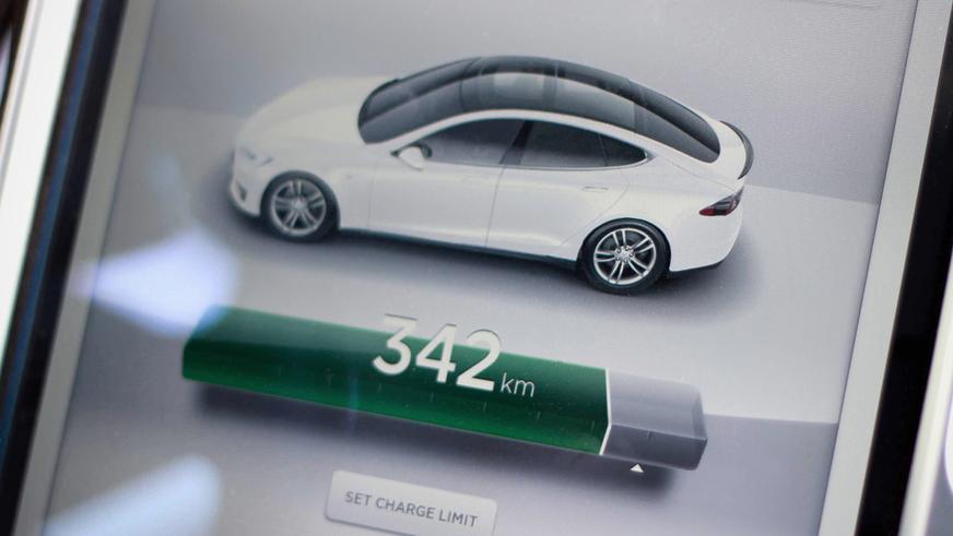 Tesla Model S - 2013