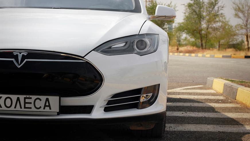 Tesla Model S - 2013