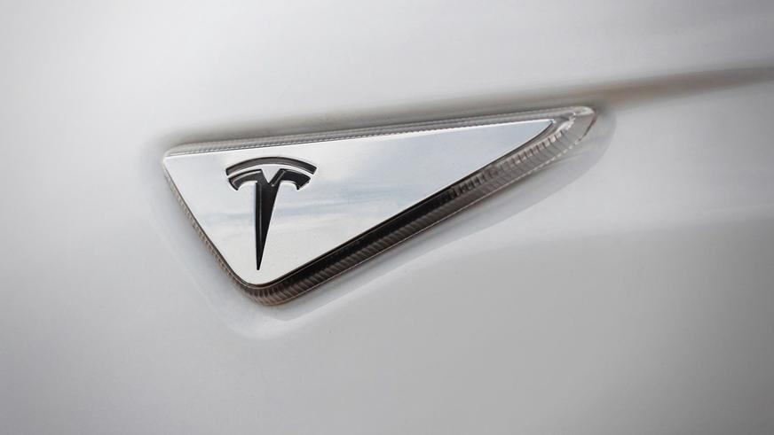 Tesla Model S - 2013