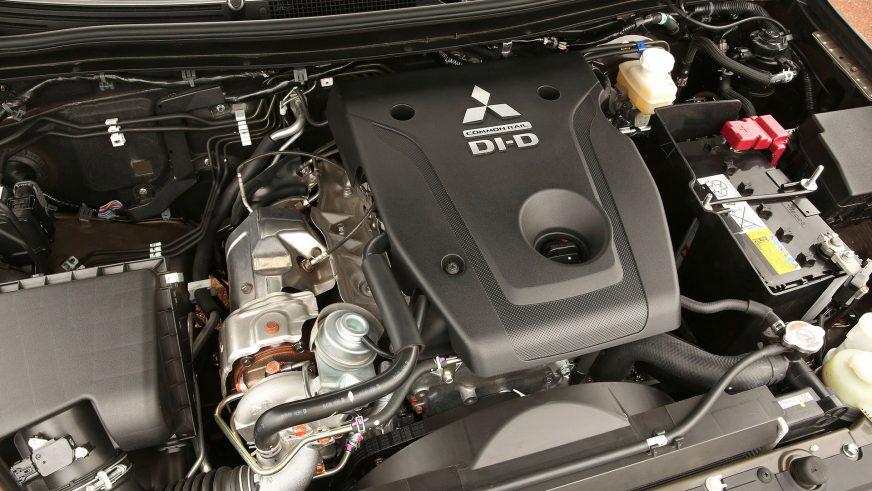 Mitsubishi L200 - 2015 - двигатель