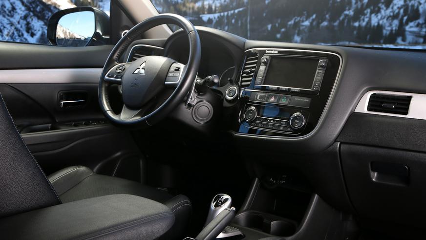 Mitsubishi Outlander PHEV - 2014