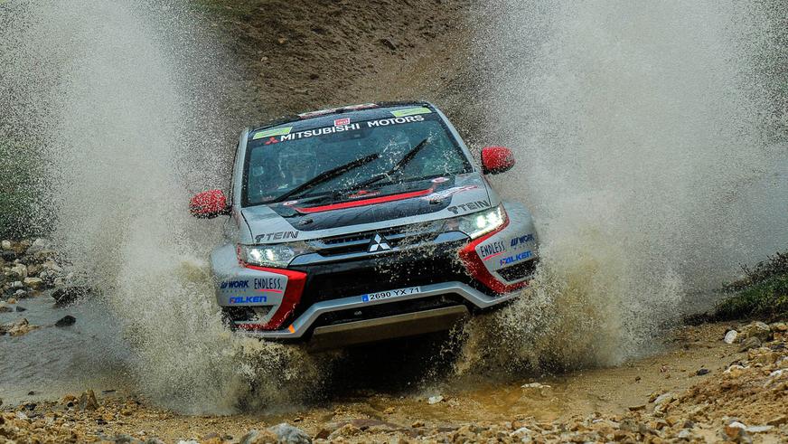 Mitsubishi Outlander PHEV - 2014 - спорт